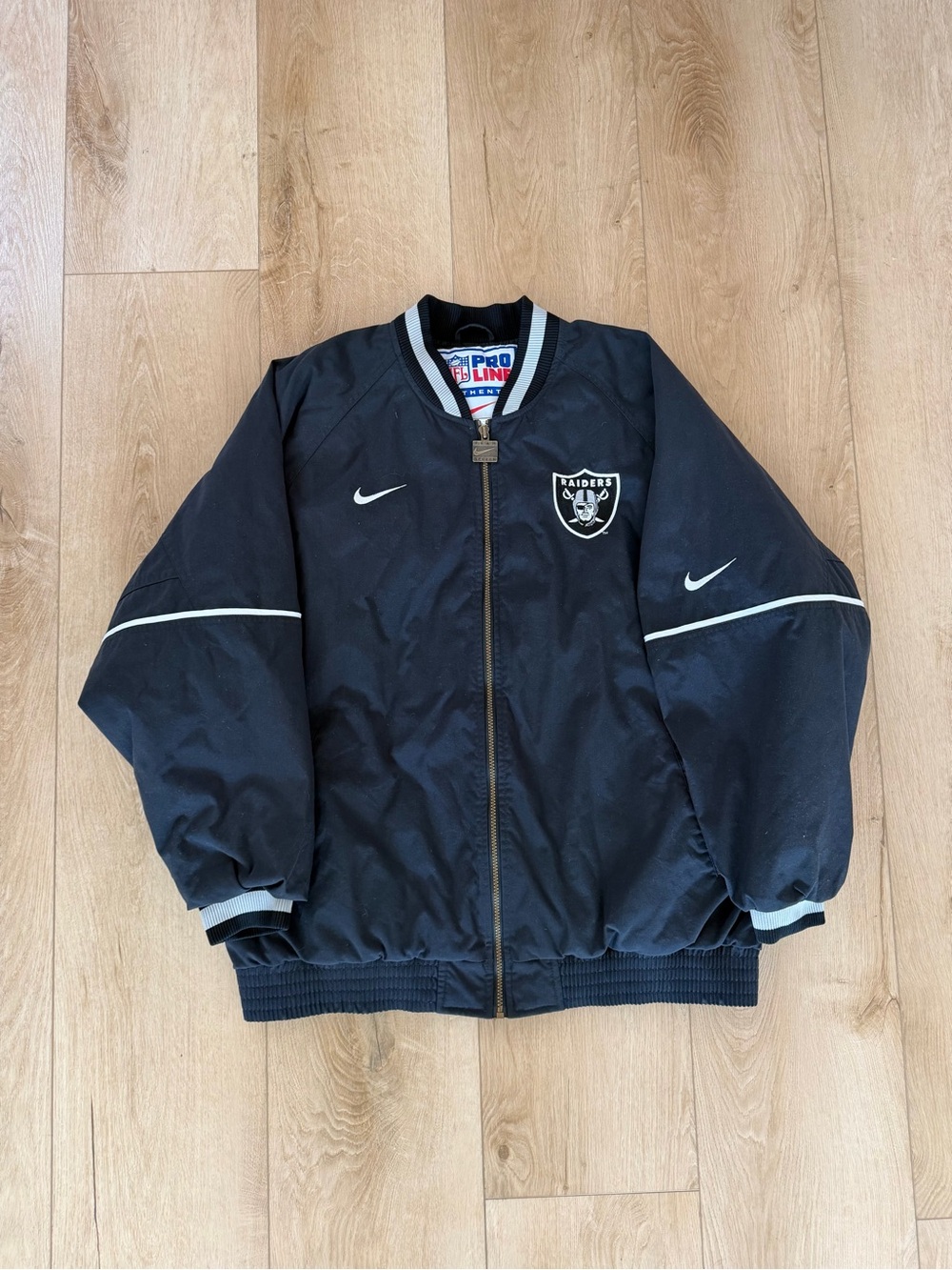 Vintage 90’s Nike Pro Line Raiders NFL Jacket. Men’s XL.